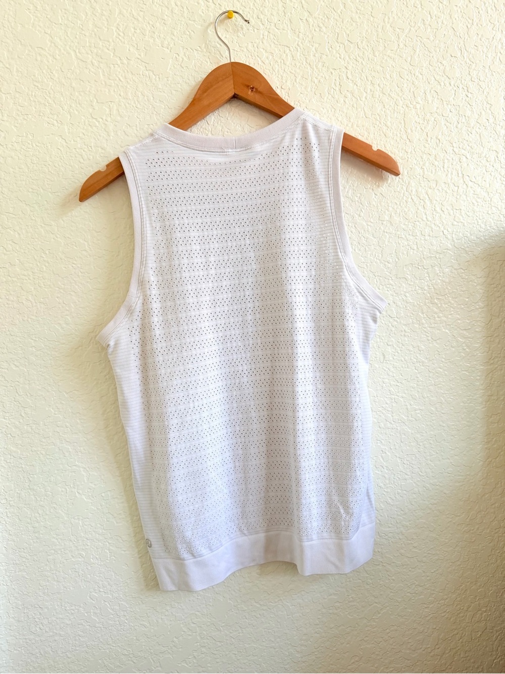 Lululemon Swiftly Breathe Muscle Tank Top White Sleeveless Perforated Knit 6 - Picture 4 of 6